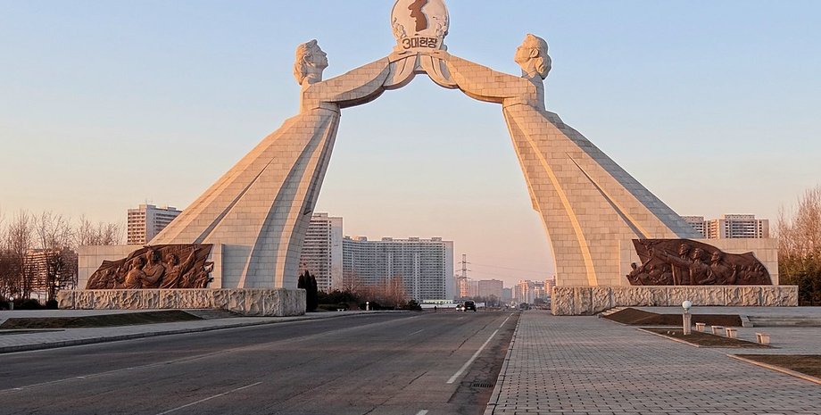 Арка Воссоединения в КНДР, КНДР отношения с Южной Кореей, КНДР Ким Чен Ын, КНДР отказ от мира