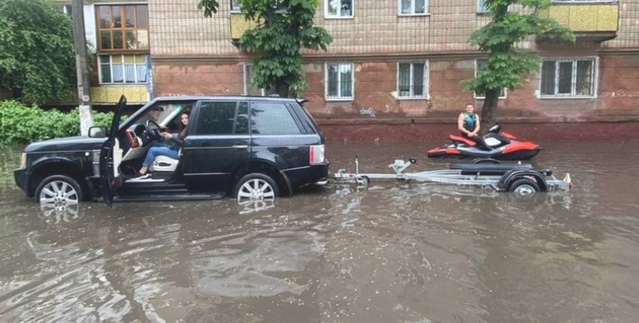 потоп на улице города