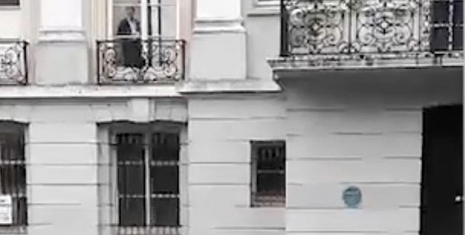 Призрак женщины в окне, фигура из прошлого, призрак старухи, мальчик, ребенок, таинственный силуэт, жуткая история, вирусное видео