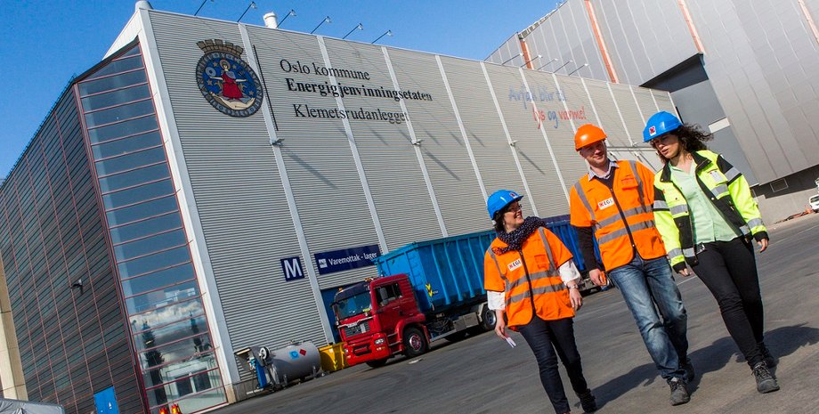 Сотрудники завода Klemetsrud incinerator/ Фото: oec.no