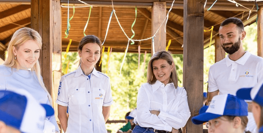 Елена Зеленская в Буковеле, Елена Зеленская стиль, первая леди Украины, артек буковель, жена Владимира Зеленского
