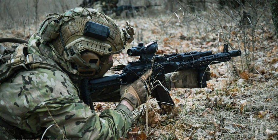 Украинский военный всу, военные, снайпер, оружие