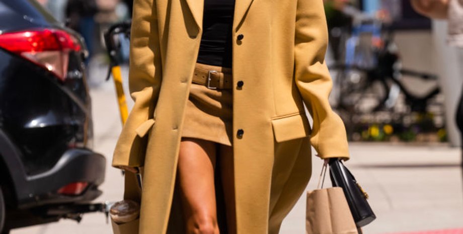 Гейлі Бібер 2023, Гейлі Бібер образ, Гейлі Бібер пальто, дружина Джастіна Бібера, Гейлі Бібер стиль