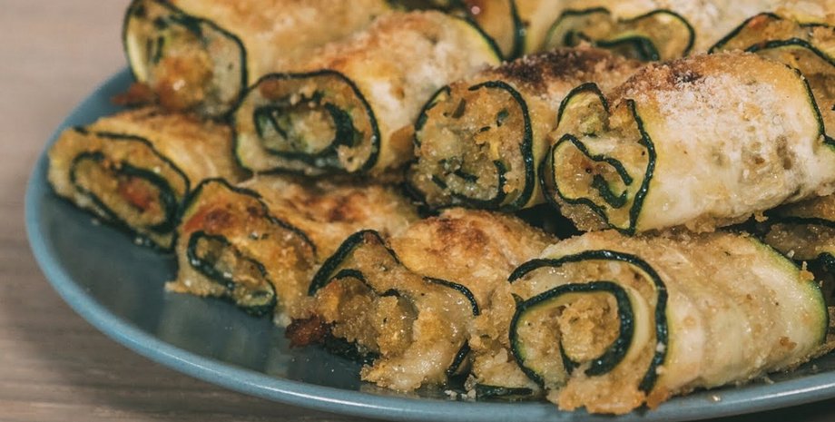 Жареные рулетики из кабачков