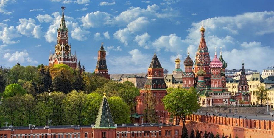 Без туристов и церемоний: Кремль меняет режим на 9 мая