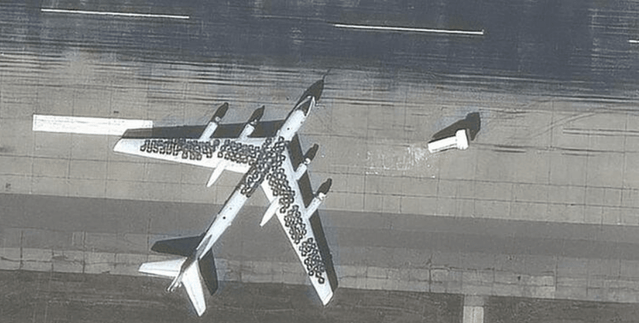 российский самолет, самолет РФ, аэродром, шины