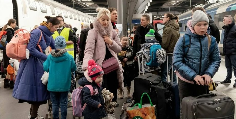 Українці за кордоном: експертка назвала чинники, від яких залежить повернення додому