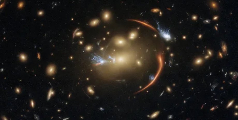 гравитационное линзирование