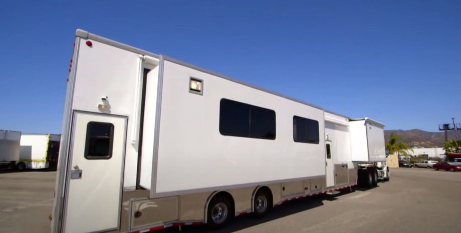 Дом на колесах Брэда Питта, автодом Брэда Питта, дом на колесах, авто Брэда Питта, Брэд Питт