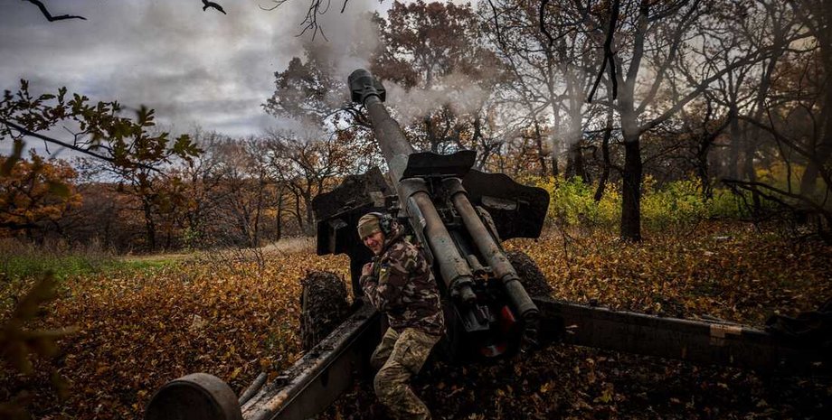 пушка, выстрел из пушки, украинский военный, деревья