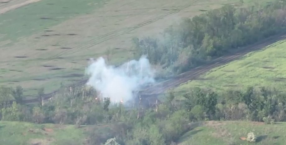 уничтожение вражеской техники, горит бк оккупантов, склад российских оккупантов