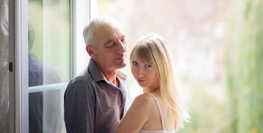 Літній чоловік та жінка