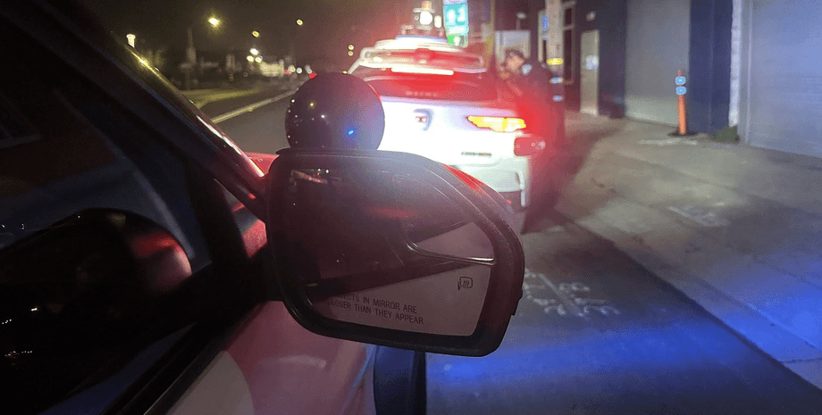 Копи хотіли виписати штраф водієві, однак робо-таксі перехитрило поліцію