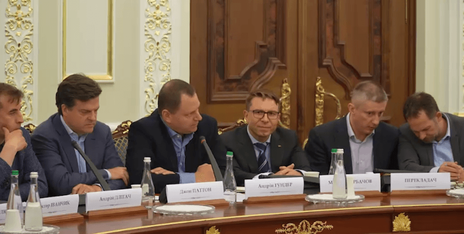 Бізнес Україна, бізнесмени, зустріч, бізнесмени України