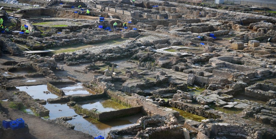 город, раскопки, фото