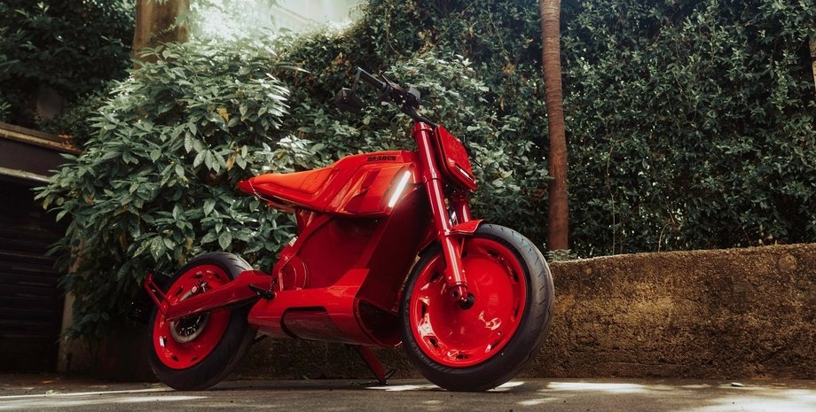 красный мотоцикл
