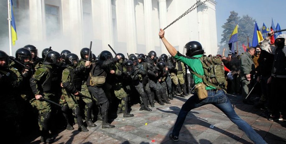 Столкновения у Верховной Рады 14 октября / Фото: РИА "Новости"