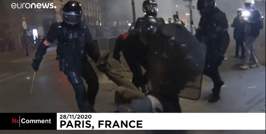 полицейские дубинки задержание франция протесты