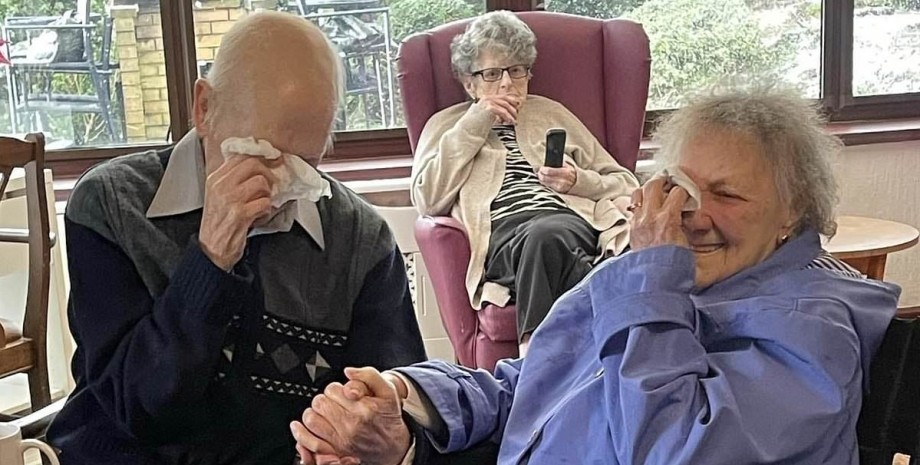 Встреча пенсионеров Настоящая любовь, отношения, пенсионеры, дом престарелых, дом престарелых, видео, Великобритания