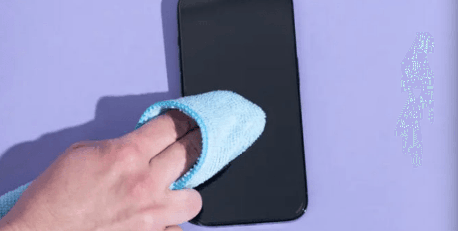 Смартфон, салфетка