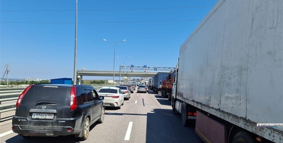 автомобілі, Керченський міст, затор, Крим, кібератака