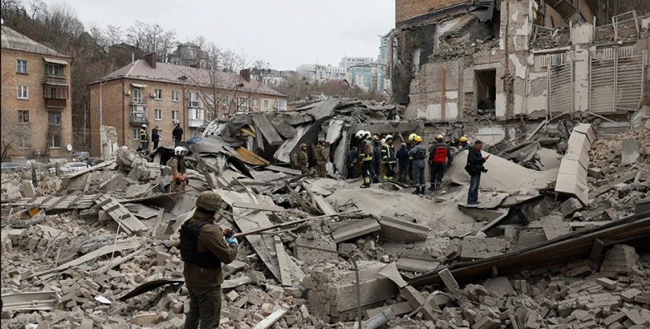 ракетная атака, ракетный удар, баллиститка, пострадавшие от удара, спасательные операции