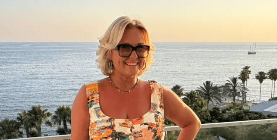 Нікола Льюїс на відпочинку