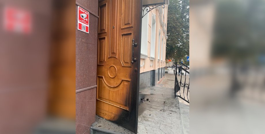 Офіс омбудсмена, коктейль Молотова