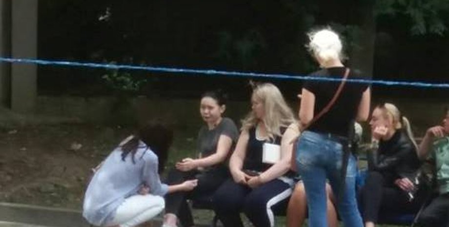 Елена Зайцева с подругами/Фото: gx.net.ua