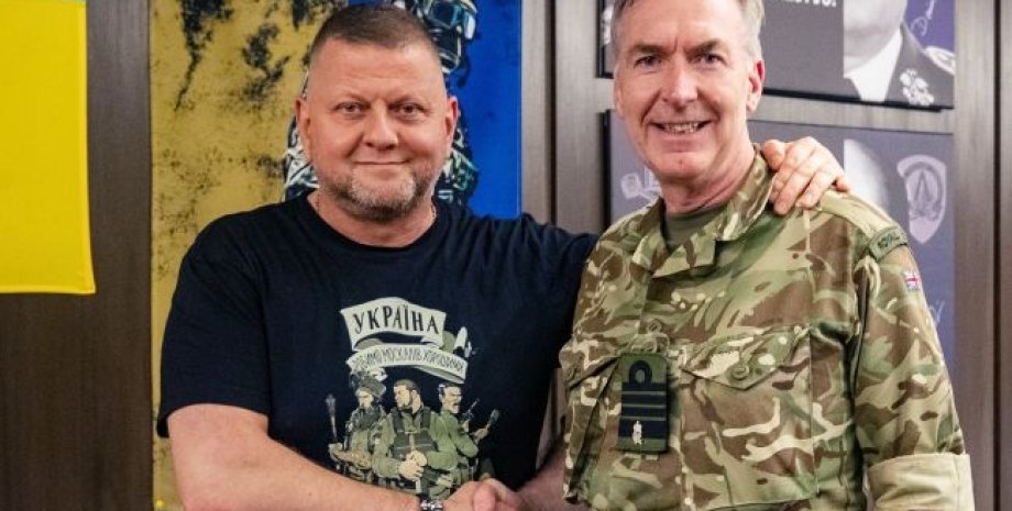 L'ammiraglio britannico ha visitato la capitale dell'Ucraina nell'ambito della v...