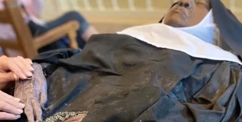 монахиня, тело монахини