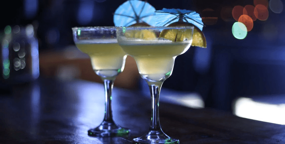 Дорогой коктейль, напиток, бар, бар в отеле, перепутала цену за коктейль, дорогой напиток, в 1000 раз дороже, муж сбежал