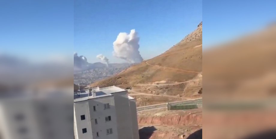 стовп диму після вибуху у Тегерані 3 березня