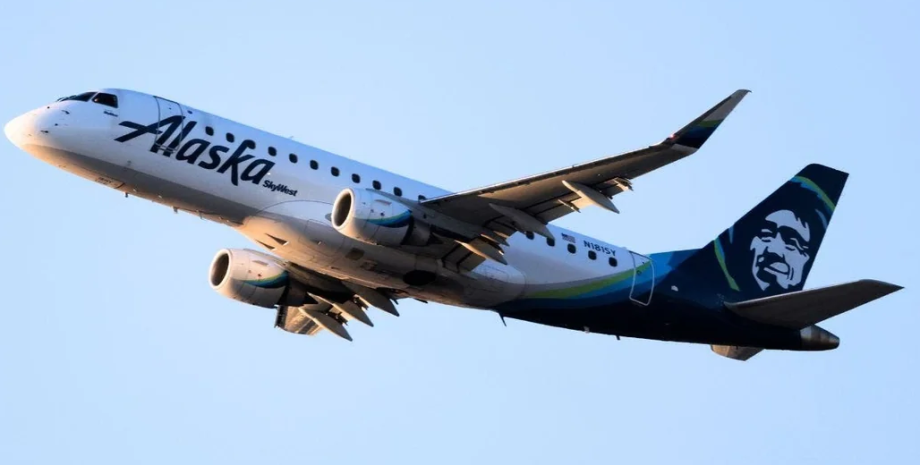 Самолет, Alaska Airlines, курьезы, посадка самолета, изменили курс полета, посадка в другом аэропорту, задержка рейса,