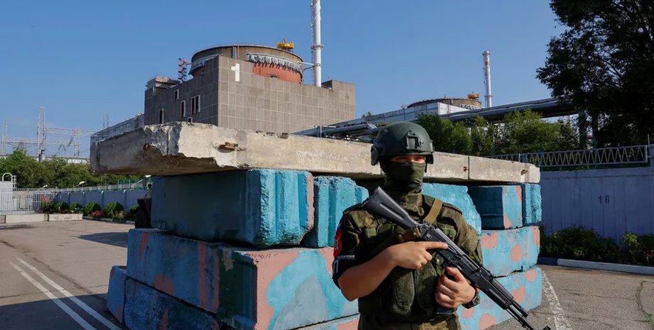 Військовий ЗС РФ на блокпосту біля ЗАЕС