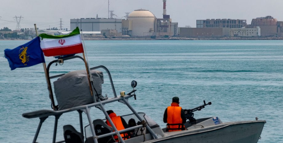 Швидкісний катер Корпусу вартових ісламської революції у Перській затоці Атака Ізраілю на Іран, Перська затока, ормузька протока, Іран, нафта з Ірану, нафта через Іран, блокування ормузької протоки, перекриття ормузької протоки,