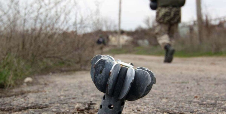 Міна в землі міна, міна в землі, розмінування