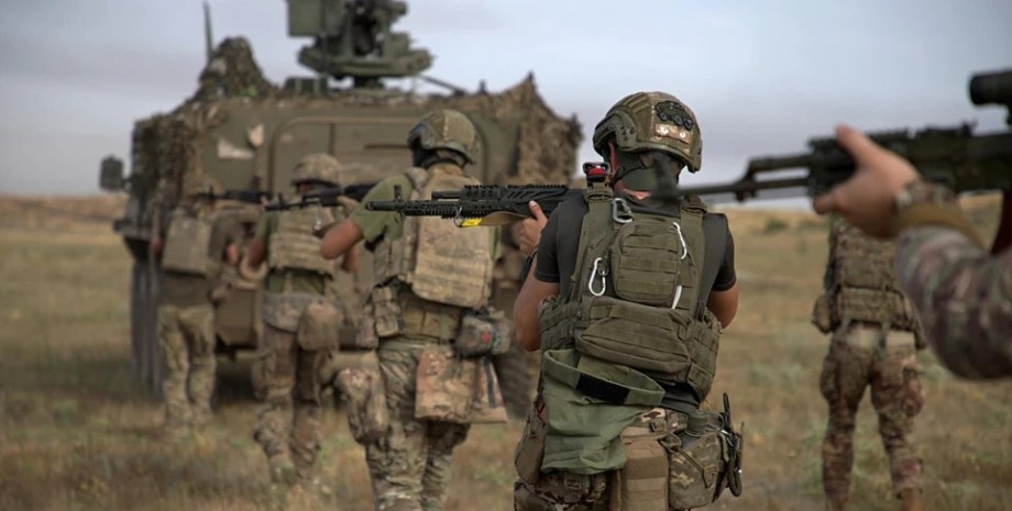 Военные Военные