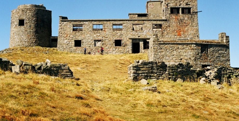 Руины обсерватории на горе Поп Иван / Фото из открытых источников