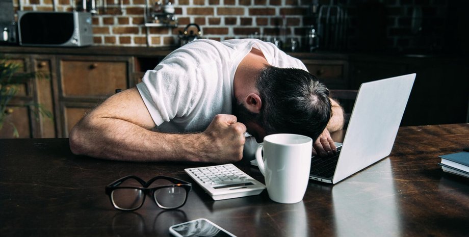 китай, усталость, работник, сон, суд, уснул, увольнение с работы