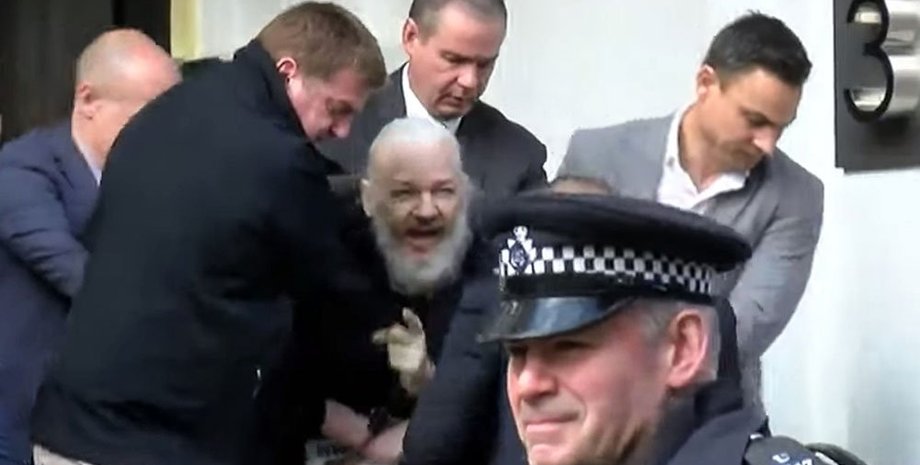 Джулиан Ассанж