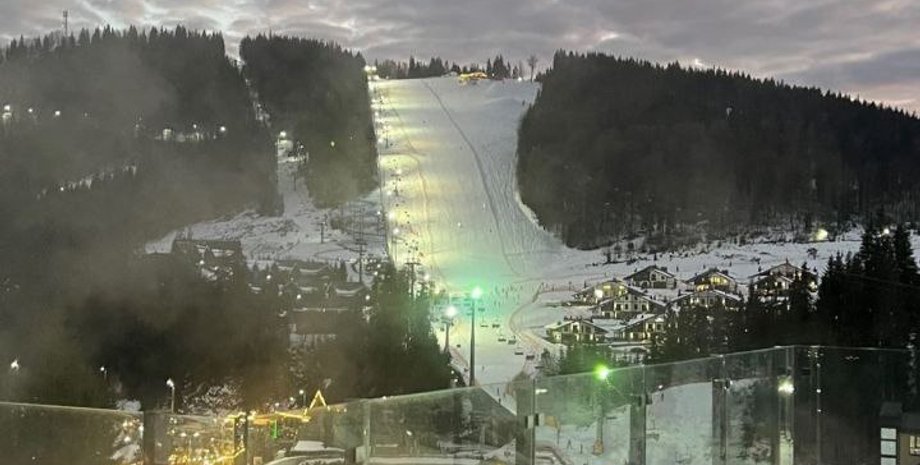 Світло в Буковелі — де курорт бере електрику