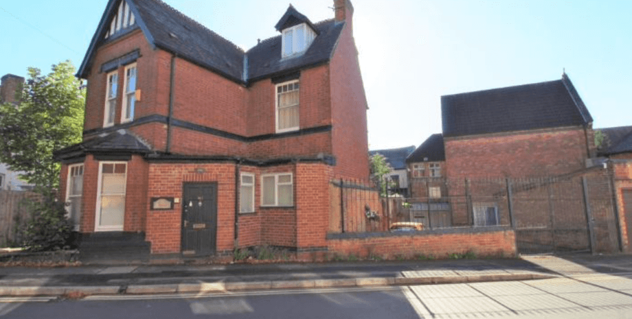 продаж будинку, нерухомість, будинок у Дербі, Велика Британія, ферма в Британії, вирощування канабісу, будинок у Великій Британії