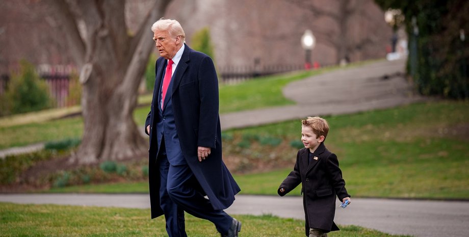 Дональд Трамп, син Маска, Екс Еш Ей-Твелв