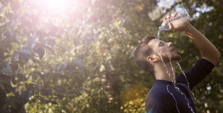 Жара в Украине Погода в Украине будет жаркой, температура поднимется до 35 градусов, но будет дождь в ряде регионов, предупредил Укргидрометцентр