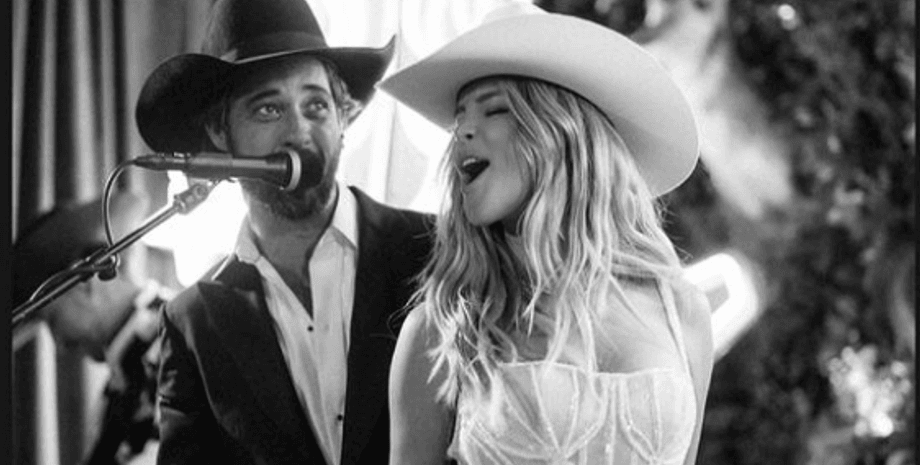 Раян Бінгем, Гессі Гаррісон, мікрофон, весілля