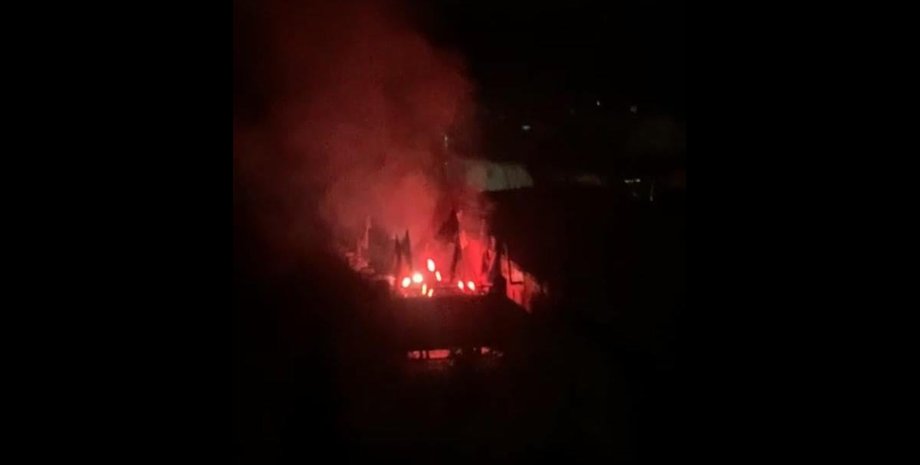 титушки у дома малюськи, титушки,