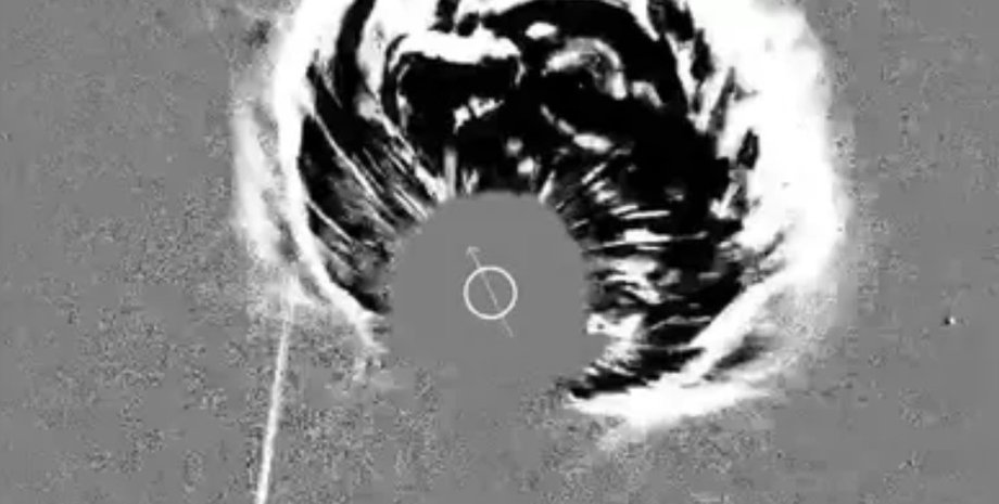 Космічний апарат зробив фотографію потужного вибуху на зворотному боці Сонця (фото)