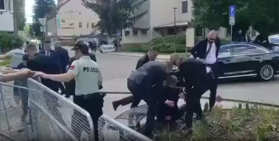 Замах на Роберта Фіцо