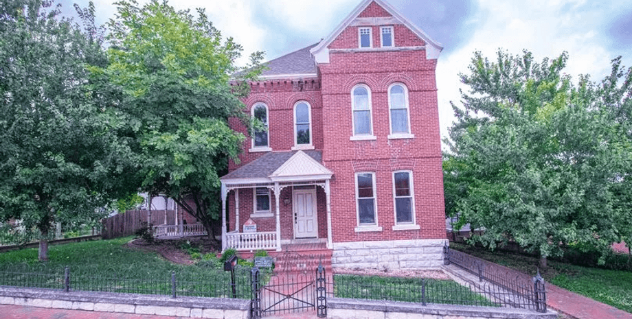 Дом с тюрьмой в подвале, законная тюрьма, тюрьма в доме, дом шерифа, необычный подвал, том с тайной, пугает людей,